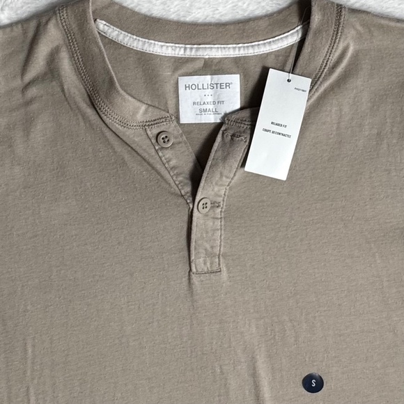 NWT Hollister Men's Relaxed Fit 100% Cotton Short Sleeve Henley Tee Light Tan - Picture 4 of 9